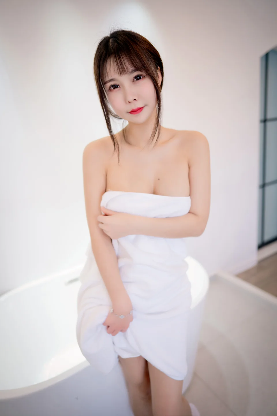 亚马逊鲶鱼 - No.020 浴巾 [18P-362MB] tg@simisebaisi 【丝足阁】007.webp